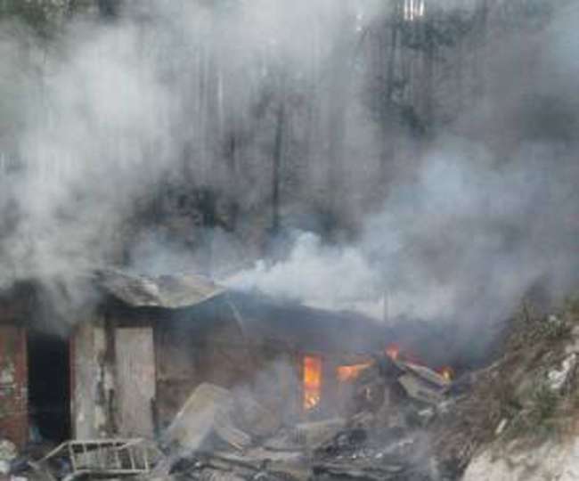 अब आग से क्षति 04 लोग विभिन्न क्षेत्रों में आग बुझाते वक्त झुलसे 54.7 हेक्टेयर क्षेत्र में दो साल के भीतर हुआ पौधरोपण खाक 585 लीसा घाव (चीड़ के पेड़ों से लीसा निकालने को किए गए घाव) आग से जले 856 पेड़ों को आग से पहुंचा नुकसान 